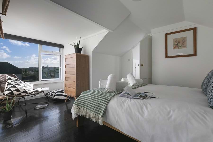 Luxury-cottage-st-ives-stones-reef-bedroom