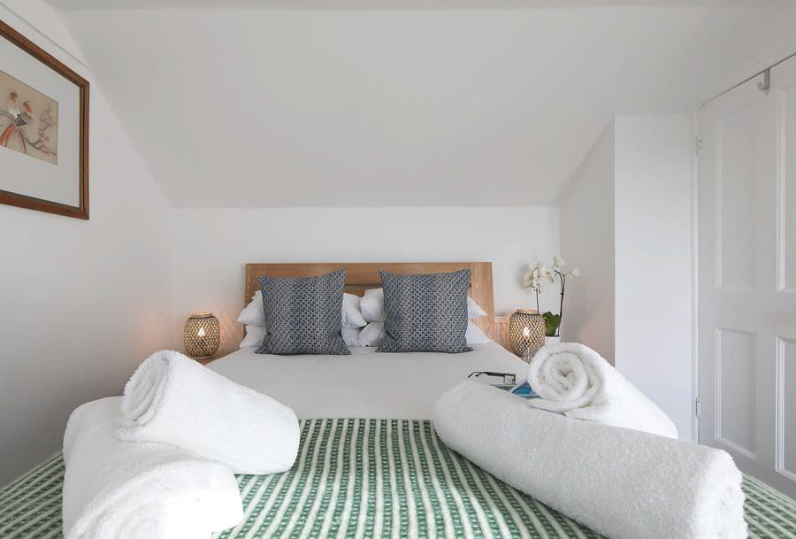 Luxury-cottage-st-ives-stones-reef-bedroom